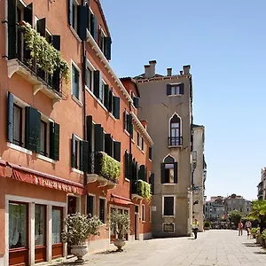 palazzo-del-giglio.hotelinveneto.com/
